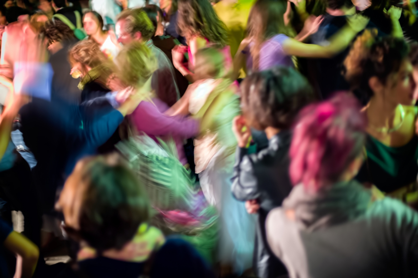 Gå på konsert på nattklubb